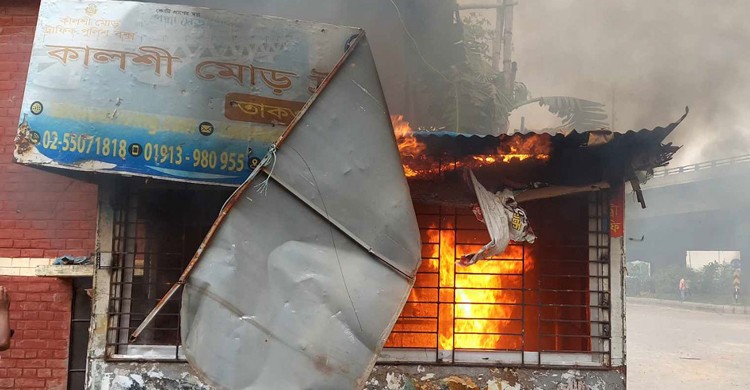 অটোরিকশা চালকদের  ৪ মামলায় আসামি ২৫০০
