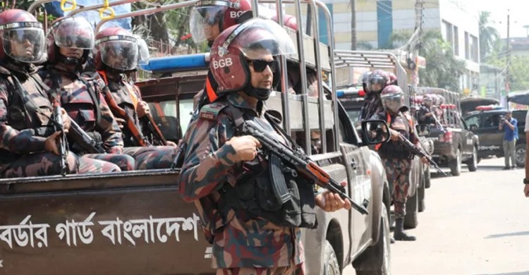 সারাদেশে ৩০০ প্লাটুন বিজিবি মোতায়েন