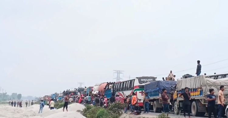 ঢাকা-টাঙ্গাইল মহাসড়‌কে ১৩ কি‌লো‌মিটার যানজট