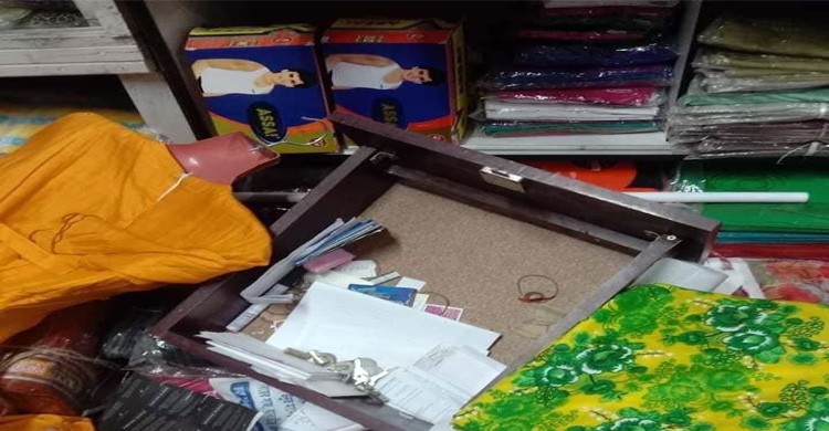 নোয়াখালীতে নৈশ প্রহরীকে উলঙ্গ বেঁধে ১১ দোকানে দুর্ধর্ষ ডাকাতি