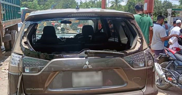 ঝিনাইদহে এমপির গাড়ি ভাঙচুর আন্দোলনকারীদের