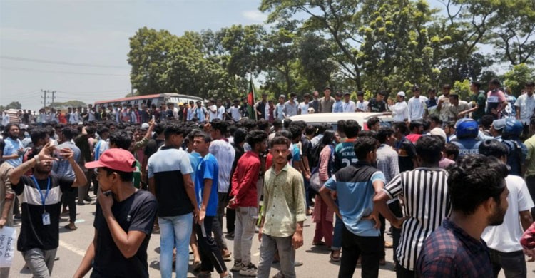 কমপ্লিট শাটডাউনে পৃথক পৃথক হামলায় ওসি সহ ৩০ জন আহত