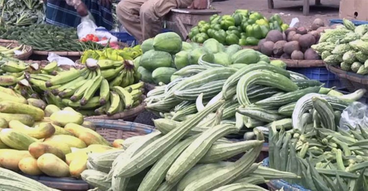 কমেছে বেশির ভাগ সবজির দাম, চড়া পেঁয়াজ-আলু-চাল