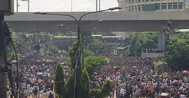 শাহবাগের পথে লাখো মানুষ