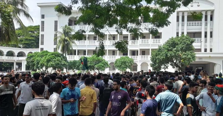 প্রধান বিচারপতিকে পদত্যাগের আল্টিমেটাম