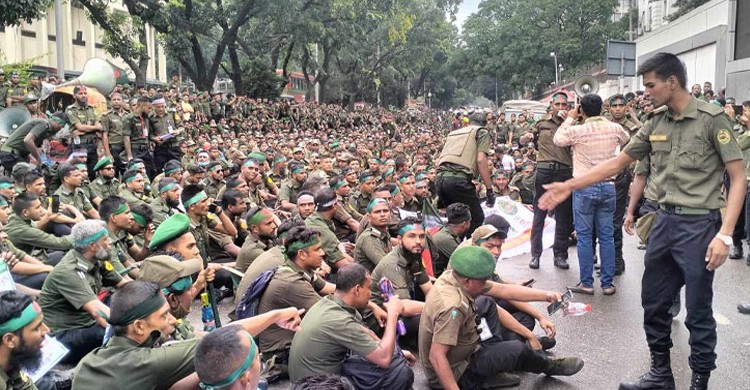 ৩৫২ আনসার পুলিশ হেফাজতে, হচ্ছে মামলা