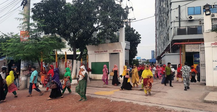 কাজে ফিরেছেন সাভার-আশুলিয়ার পোশাক শ্রমিকরা