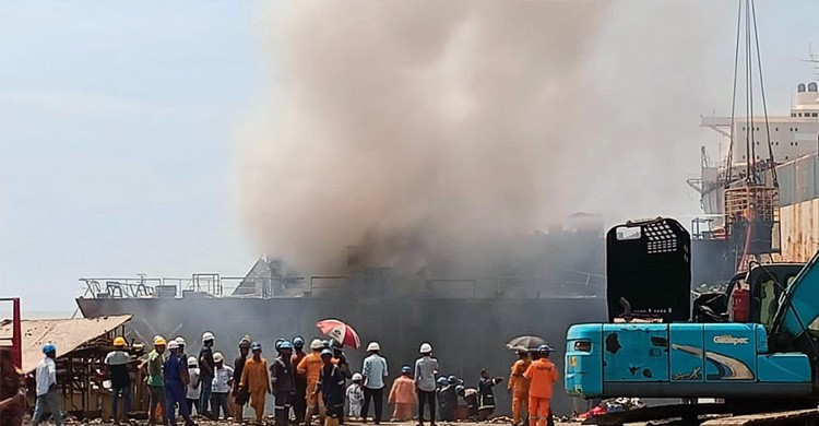 চট্টগ্রামে শিপইয়ার্ডে বিস্ফোরণ, দগ্ধ ১০ শ্রমিক