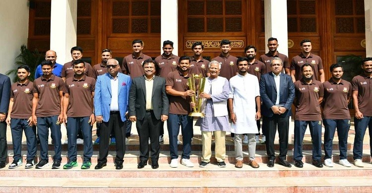 ইতিহাস গড়া ক্রিকেটারদের সংবর্ধনা দিলেন প্রধান উপদেষ্টা