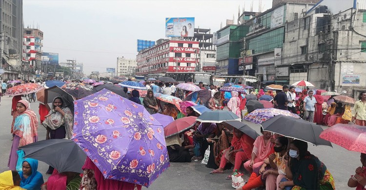 বেতনের দাবিতে অবরোধ, ঢাকা-ময়মনসিংহ মহাসড়কে বন্ধ যান চলাচল