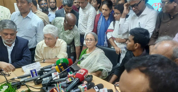 পোশাক শ্রমিকদের ১৮ দফা দাবি মেনে নেওয়ার সিদ্ধান্ত
