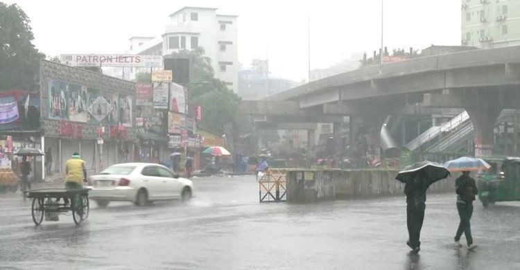 ঢাকায় ঝুম বৃষ্টি, পথে পথে ভোগান্তি