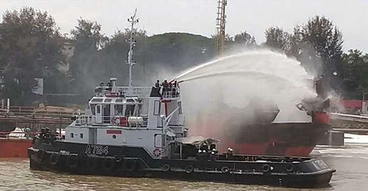 পরপর ২ জাহাজে আগুন, নাশকতা ভাবছে শিপিং করপোরেশন