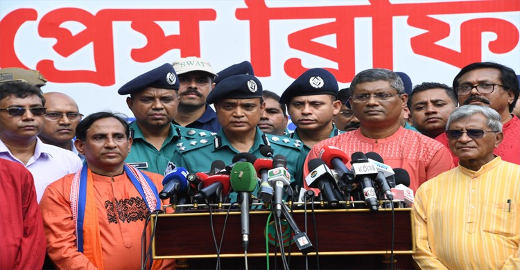 দুর্গাপূজা ঘিরে কোনো থ্রেট নেই: ডিএমপি কমিশনার