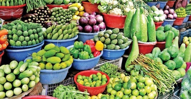 কমেছে সবজির দাম, মাছ-মুরগির বাজার চড়া