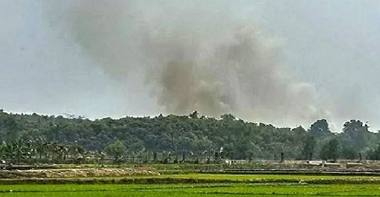 বোমার শব্দে কাঁপছে টেকনাফ সীমান্ত, আতঙ্কে স্থানীয়রা