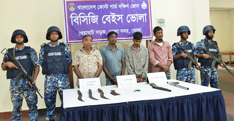 ভোলায় শীর্ষ সন্ত্রাসী বেলায়েতসহ আটক ৪, এলাকায় স্বস্তি