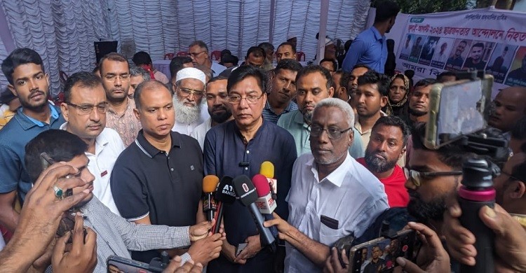 মাগুরায় ছাত্রদল নেতা শহীদ রাব্বির পরিবারের পাশে তারেক রহমান