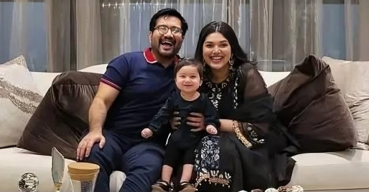 গুলশান অফিসারস কোয়াটারের সামনে পলাতক হিট অফিসার স্বামীর সিসাবার