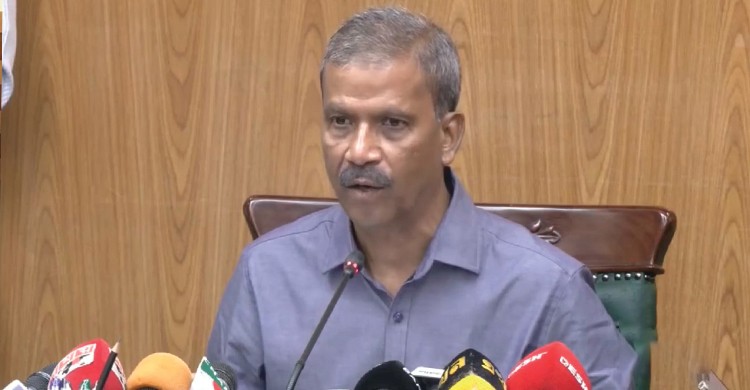 কোনো কলেজকে রাতারাতি বিশ্ববিদ্যালয় করা সম্ভব না: আইন উপদেষ্টা