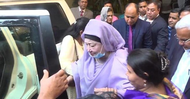 সেনাকুঞ্জের পথে খালেদা জিয়া