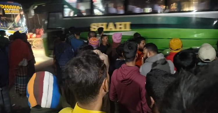 লক্ষ্মীপুরে বাসসহ ৭ গাড়ি জব্দ, আটক ১১