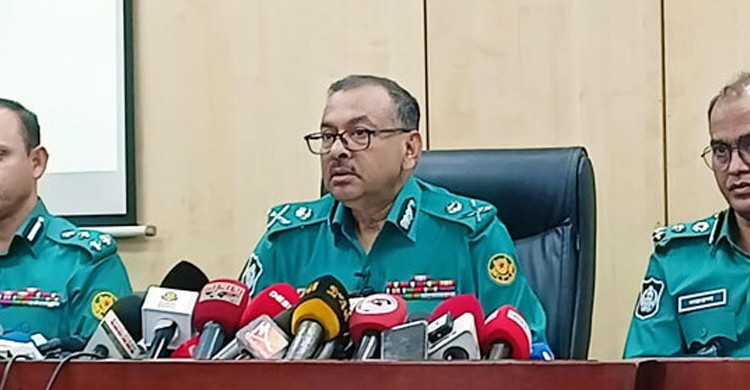 ১৫ বছরে রাজনৈতিক পরিচয়ে ৯০ হাজার পুলিশ নিয়োগ: ডিএমপি কমিশনার