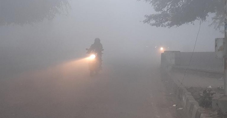 ঘন কুয়াশায় ঢাকা পড়েছে পঞ্চগড়