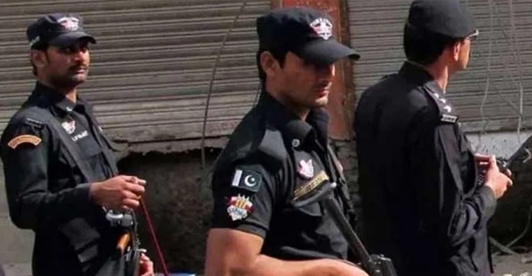 অস্ত্রের মুখে পাকিস্তানে ১৭ সরকারি কর্মচারীকে জিম্মি