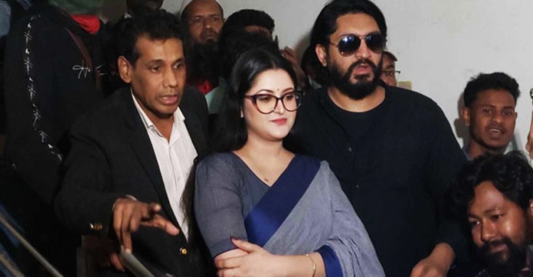 আত্মসমর্পণ করে জামিন পেলেন পরীমণি