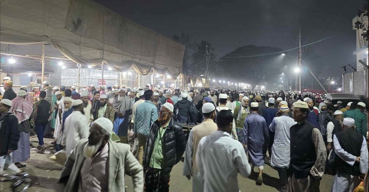 বিশ্ব ইজতেমা শুরু, টঙ্গীমুখী মুসল্লিদের দল
