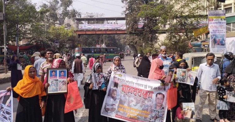 জুলাই অভ্যুত্থানে হতাহতদের পরিবারের শাহবাগ অবরোধ