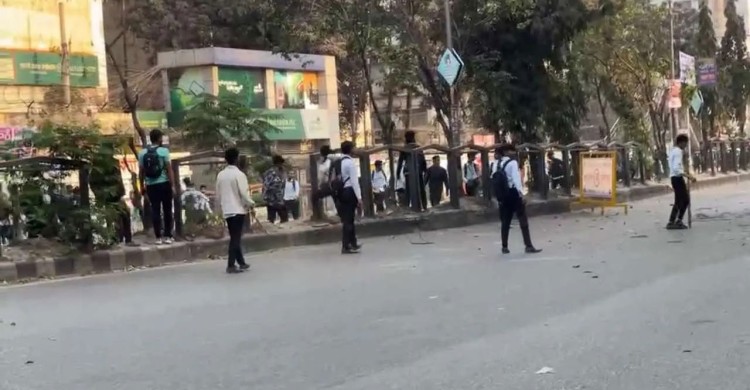 সিটি ও আইডিয়াল কলেজের শিক্ষার্থীদের সংঘর্ষে সায়েন্সল্যাব রণক্ষেত্র