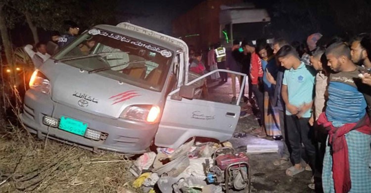 ফেনীতে কাভার্ড ভ্যান-পিকআপ সংঘর্ষে নিহত ৫