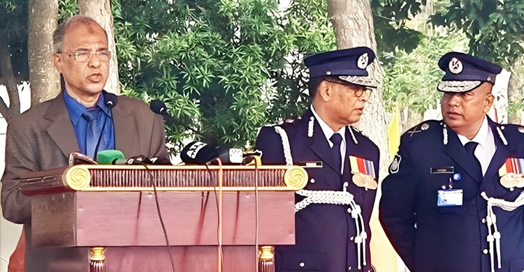 পুলিশ কোনো দল বা গোষ্ঠীর তল্পিবাহক হবে না: স্বরাষ্ট্র উপদেষ্টা