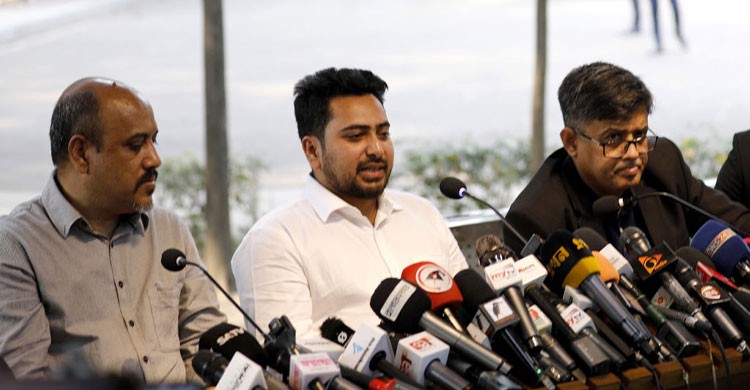 নতুন রাজনৈতিক শক্তির জন্য রাজপথে আমার থাকা প্রয়োজন: নাহিদ ইসলাম