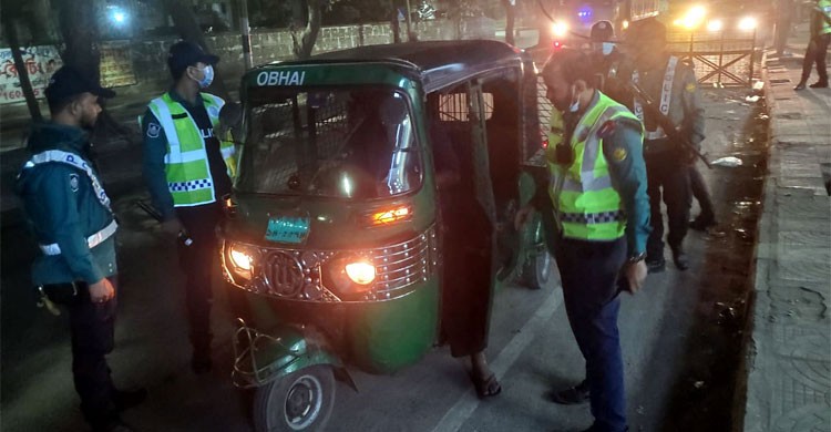 রাজধানীতে পুলিশের  ৫৫০ টহলদল, ২৪ ঘণ্টা গ্রেপ্তার ২৫৬