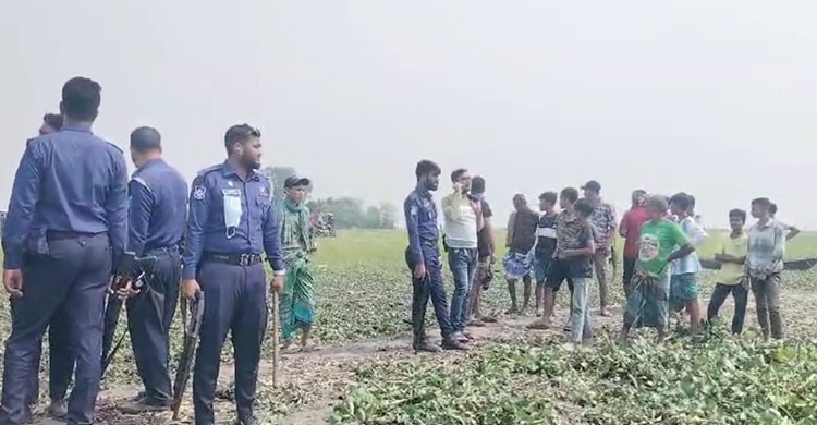 এলাকাবাসীকে উদ্দেশ্যে প্রায় ৫০ রাউন্ড গুলিবর্ষণ