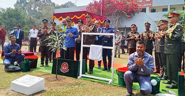 পতাকা উত্তোলনে যাত্রা শুরু বিজিবি উখিয়া ব্যাটালিয়নের