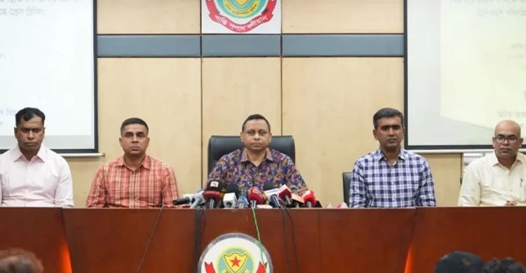 ডিবির অলআউট অ্যাকশন শুরু: রেজাউল করিম