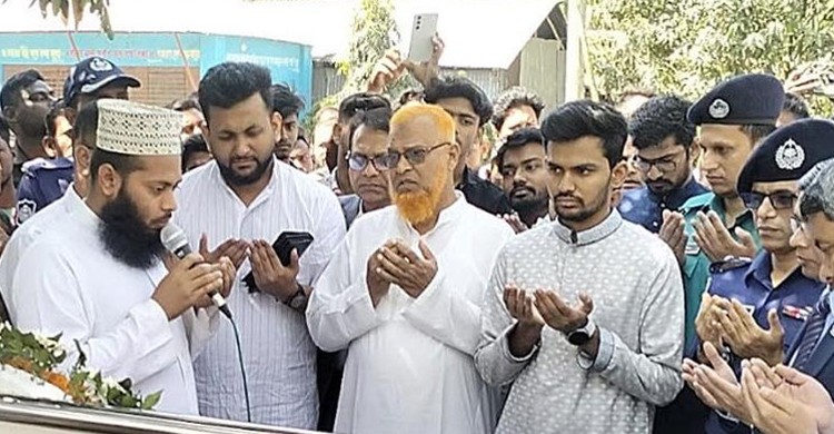 আবরার ফাহাদের কবর জিয়ারত করলেন উপদেষ্টা আসিফ
