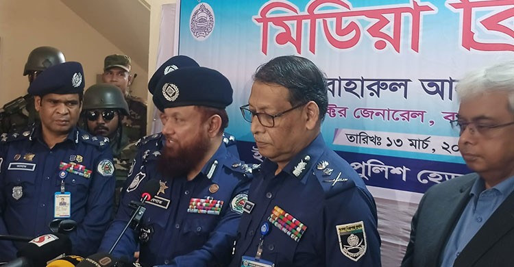 গুজব ছড়িয়ে ভাঙচুর চালালে আইনগত ব্যবস্থা নেব: পুলিশ মহাপরিদর্শক