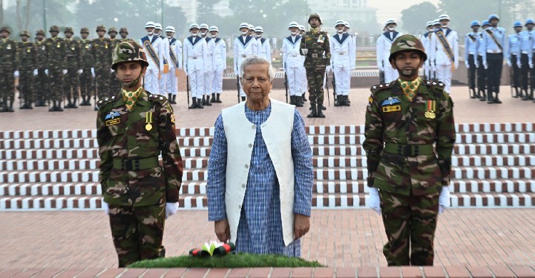 জাতির শ্রেষ্ঠ সন্তানদের প্রতি প্রধান উপদেষ্টার শ্রদ্ধা নিবেদন