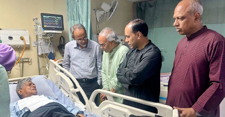 তারেক রহমানের নির্দেশে সুব্রত চৌধুরীকে হাসপাতালে দেখতে গেলেন রিজভী