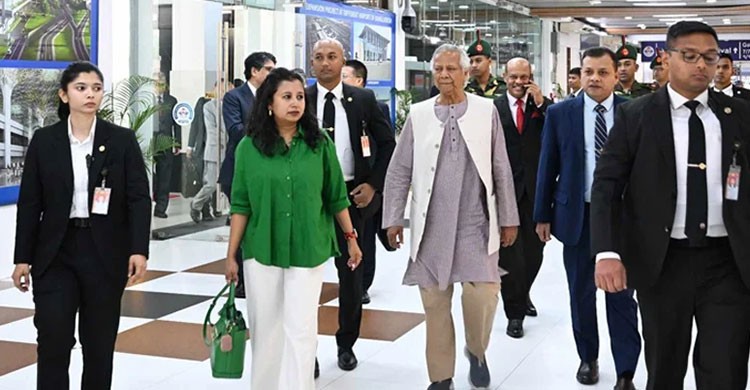 চীনের উদ্দেশে ঢাকা ছাড়লেন প্রধান উপদেষ্টা