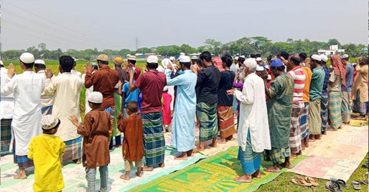 কিশোরগঞ্জে বৃষ্টির জন্য বিশেষ নামাজ আদায়
