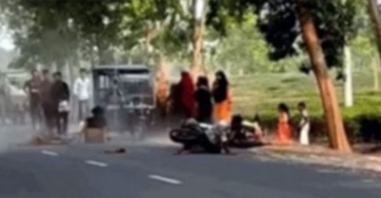 মাদারীপুরে তিন মোটরসাইকেলের মুখোমুখি সংঘর্ষে ৪ যুবক নিহত
