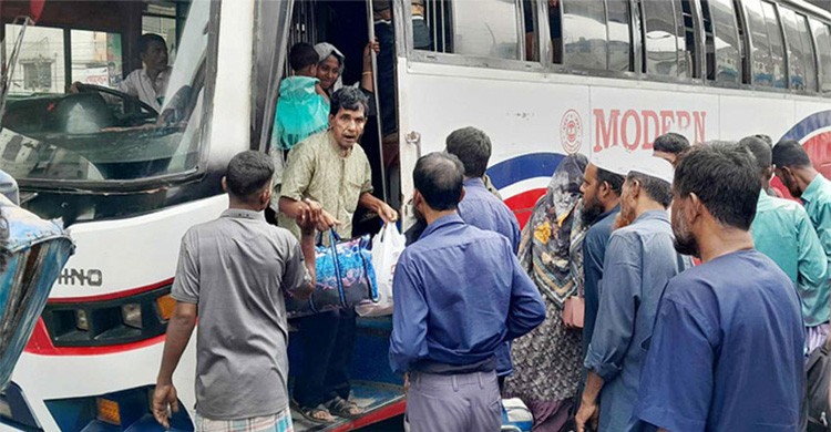 ঈদ শেষে ঢাকায় ফিরতে শুরু করেছে গ্রামে যাওয়া মানুষ