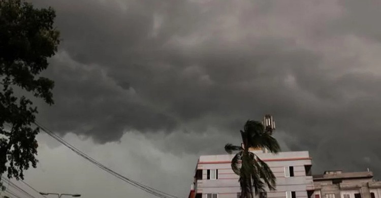 দুপুরের মধ্যে ৬০ কিমি বেগে ঝড়ের শঙ্কা