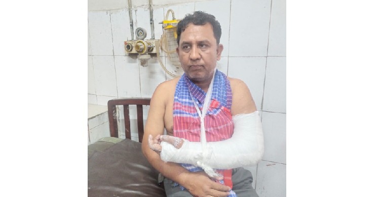সিংগাইরে সন্ত্রাসী হামলায় সাংবাদিক আহত